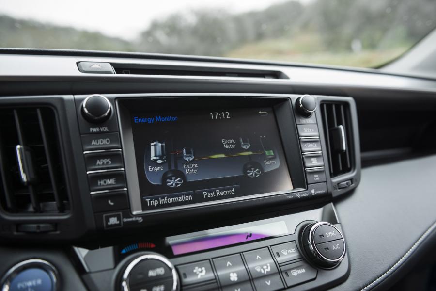  Toyota RAV4 Hybrid 2015 года  (US) (фото 42 из 51)